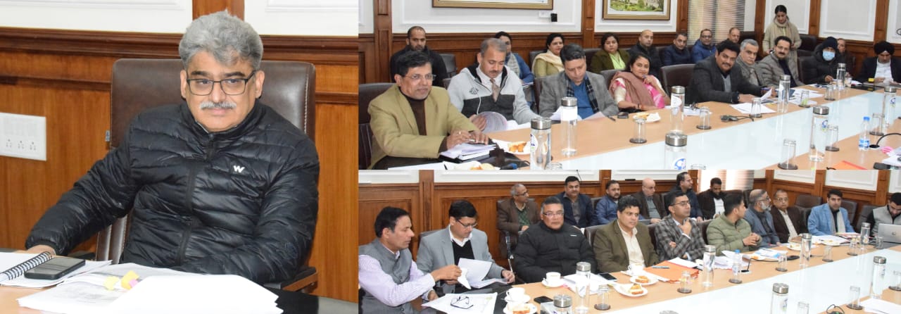 'Chief  Secretary  discusses employees issues with Administrative Heads'